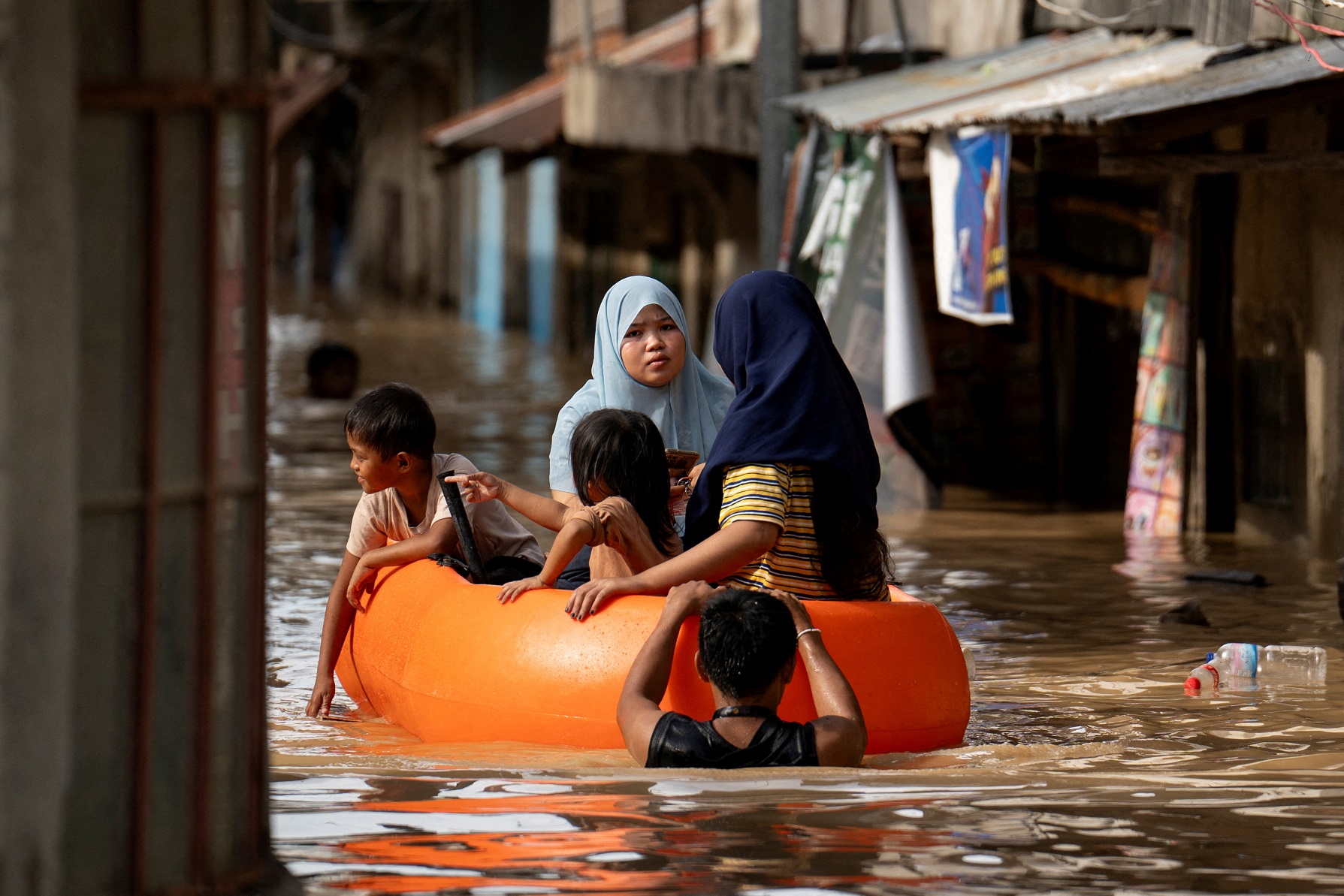 Flooding from super typhoon Man-Yi, in the Philippines. Photo: Reuters