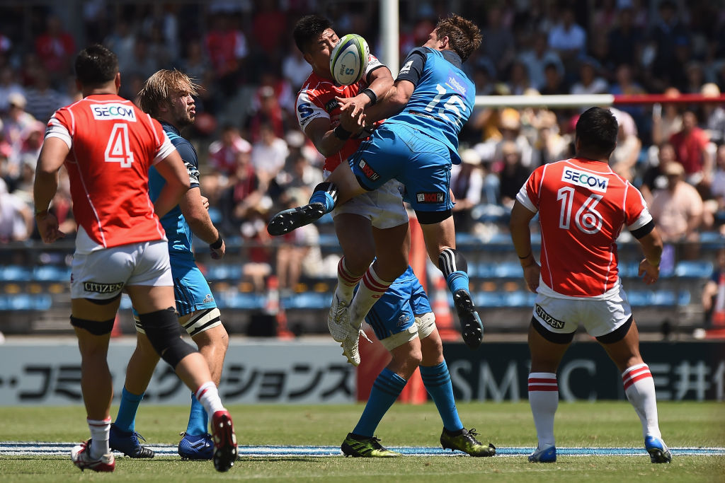 Shuhei Matsuhashi of the Sunwolves competes for the ball against Michael Collins of the Blues....