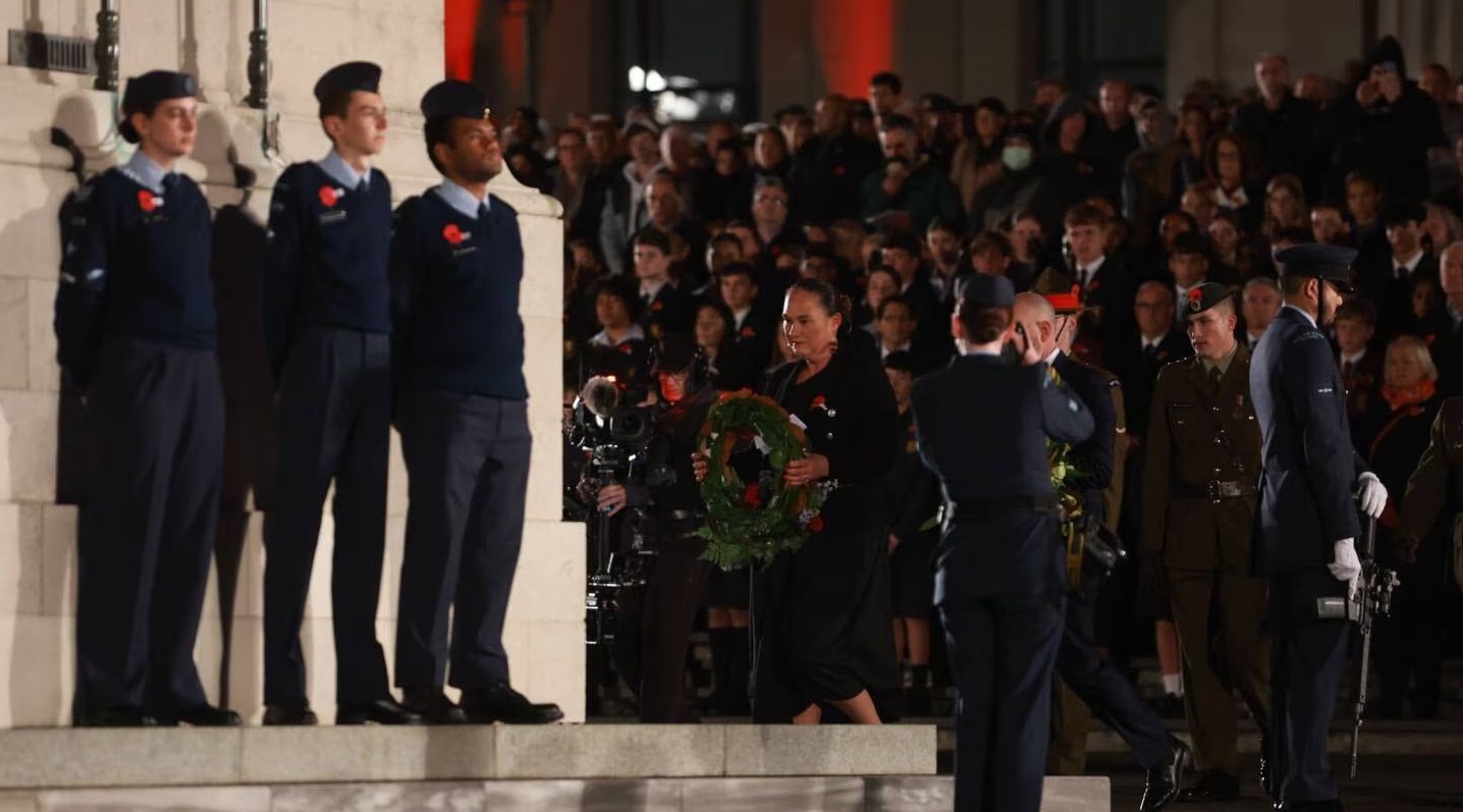 Deputy Prime Minister Carmel Sepuloni lays a wreath at the Anzac dawn service in Auckland. Photo: NZ Herald