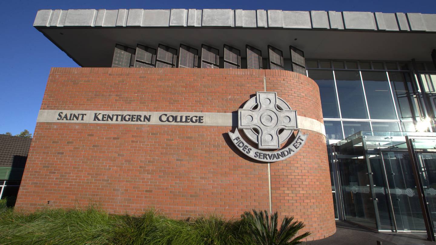 The former teacher at St Kentigern College has been censured for an Instagram chat with students....