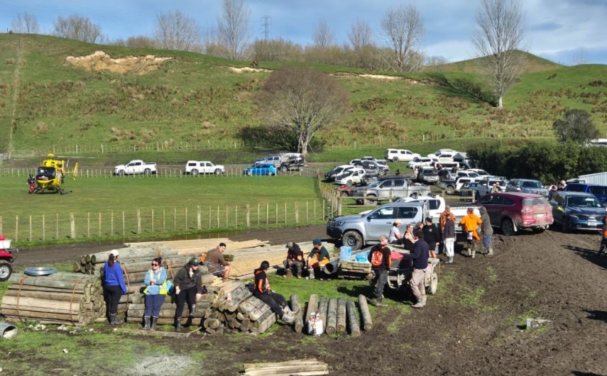 The searchers wait for news of the missing boy. Photo: Alexa Cook/RNZ