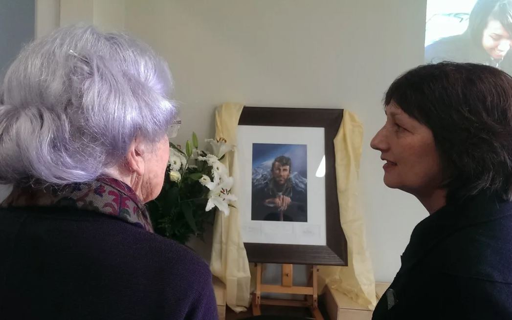 Lady Hillary, left, at the unveiling of a portrait of her late husband. Photo: RNZ/Natasha Bayler
