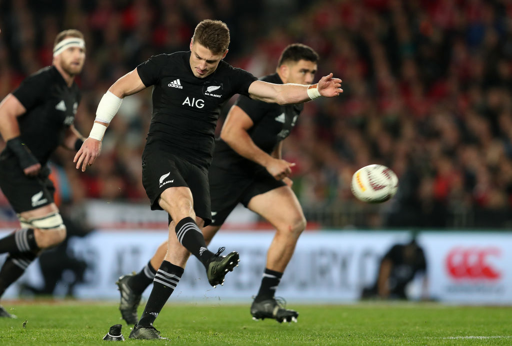 New Zealand's Beauden Barrett misses a penalty. Photo: Getty