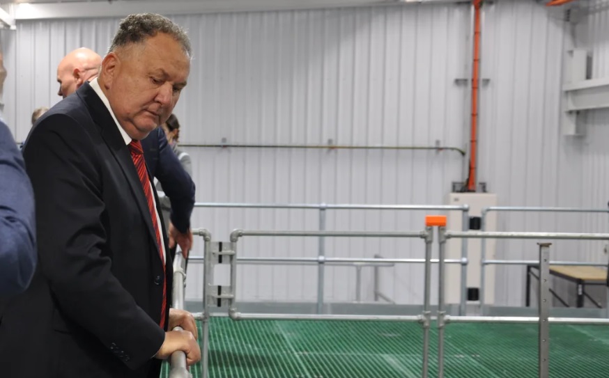 Minister for Oceans and Fisheries Shane Jones examines the flume tank at Plant & Food in Nelson....