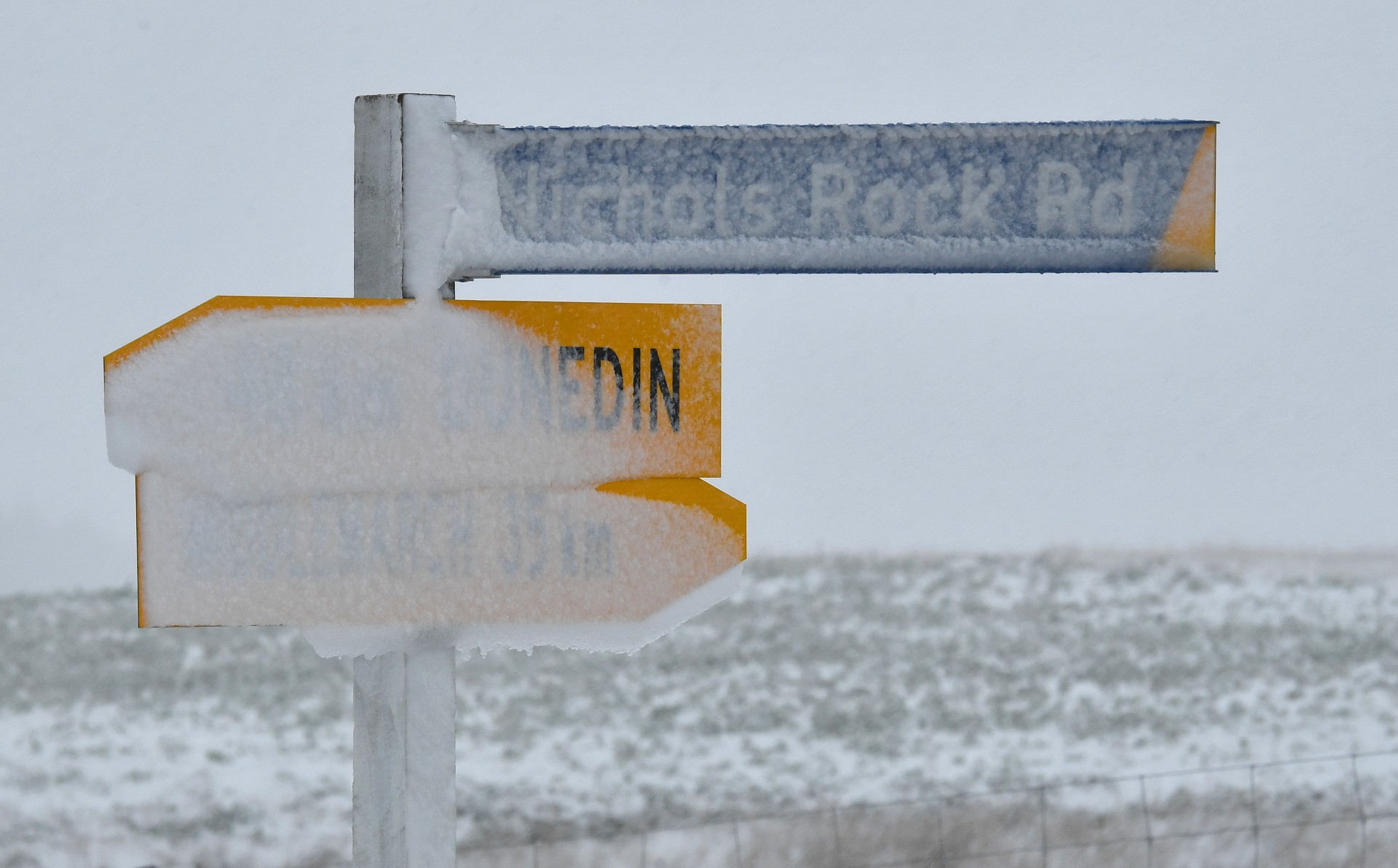 Snowy conditions on SH87 this morning. PHOTO: STEPHEN JAQUIERY