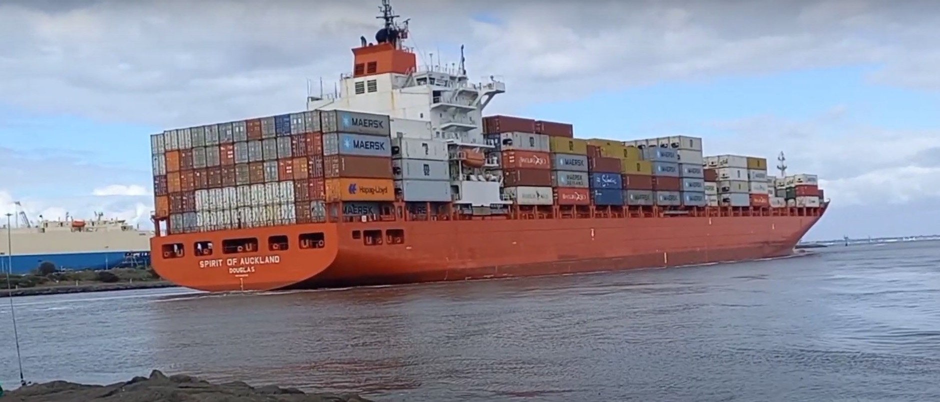 Spirit of Auckland was captured on video leaving Melbourne three days before reaching Dunedin....