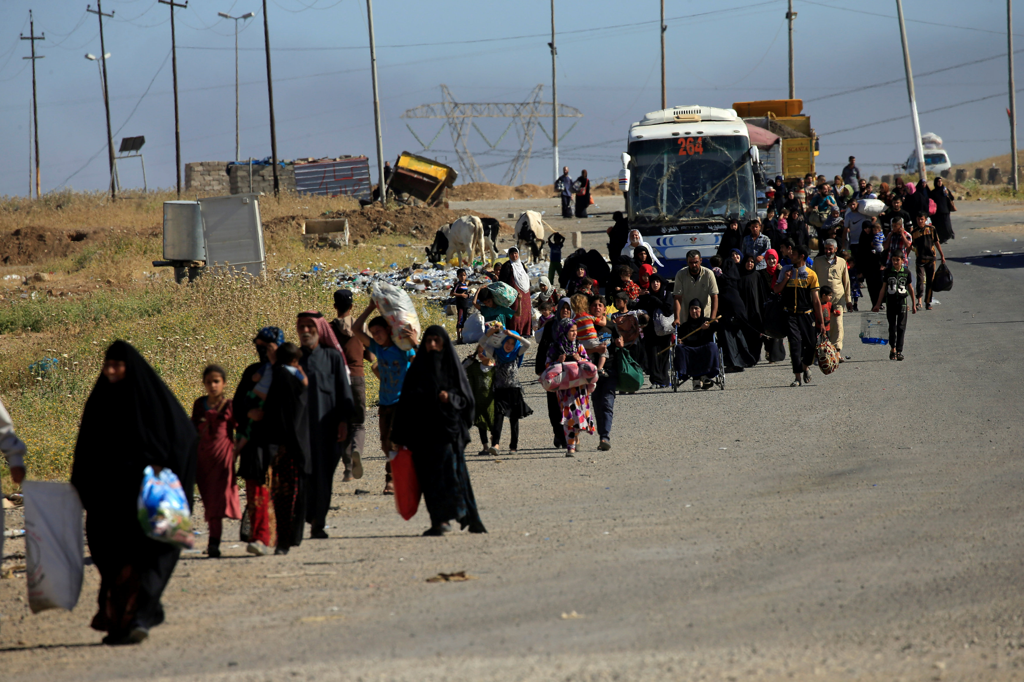 People fleeing war in Mosul, Iraq, May 17, 2017. Photo: Reuters