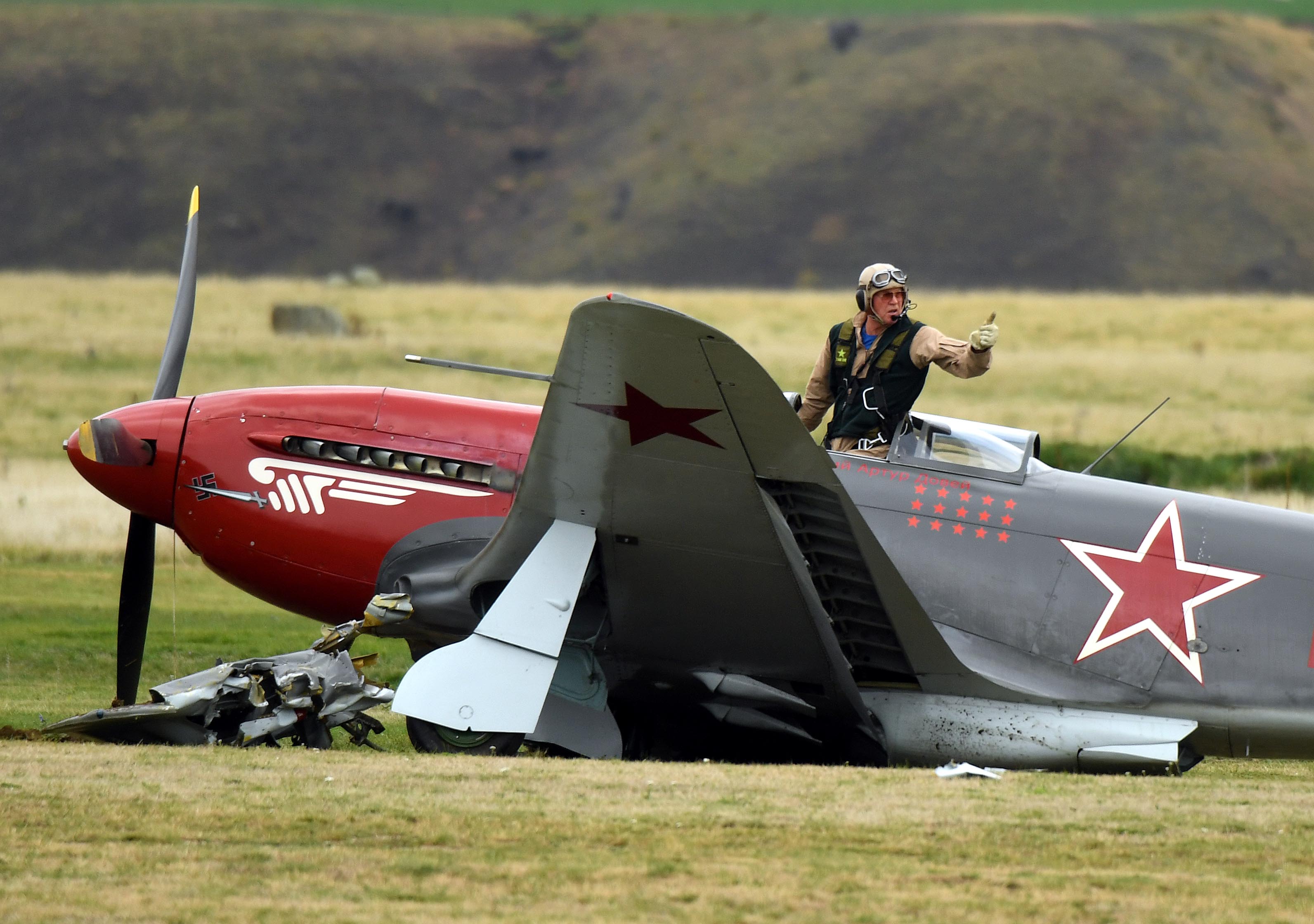 Plane crashes at Warbirds opening