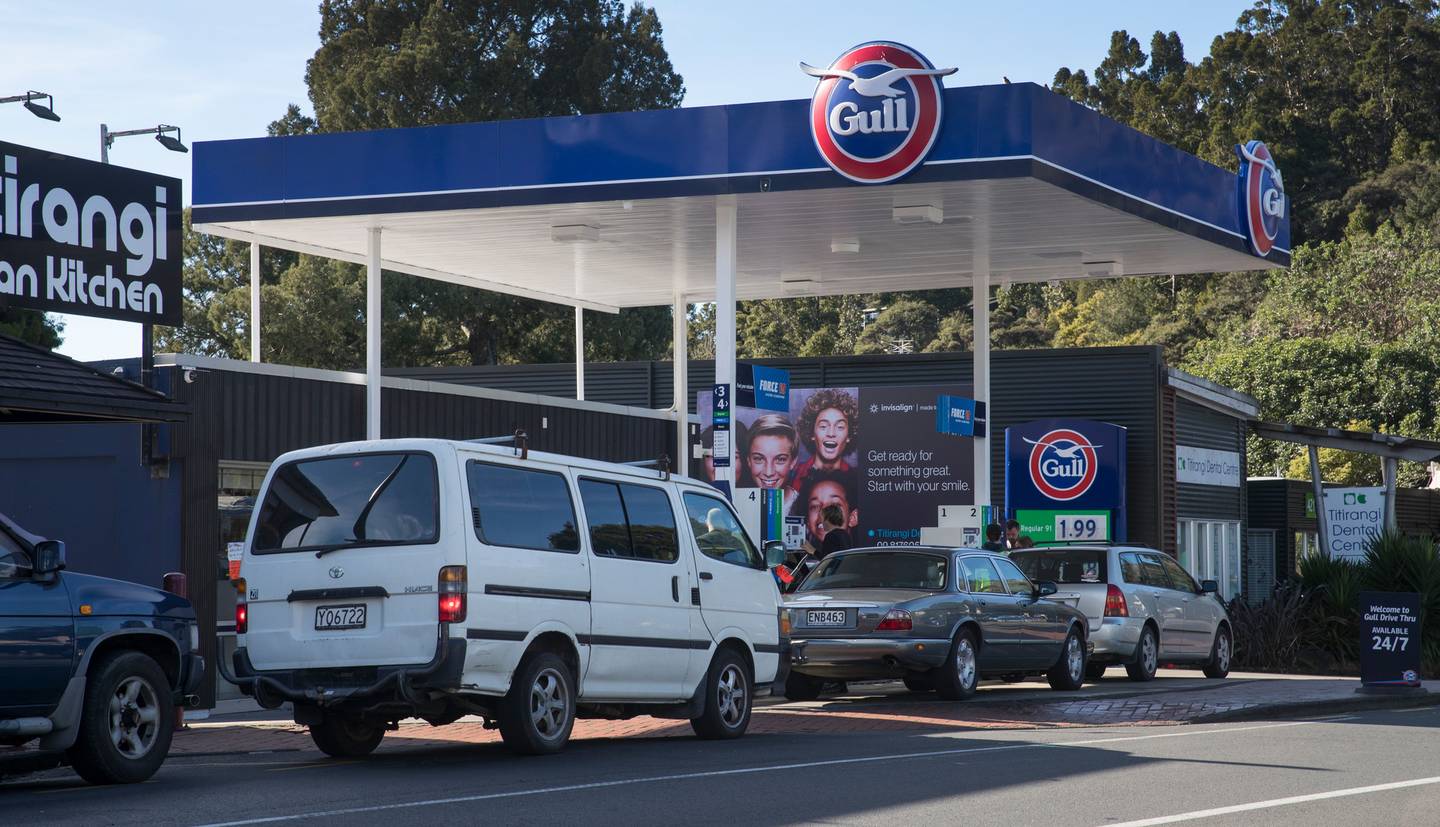 Drivers queue at a Gull station earlier this year. Photo: NZ Herald