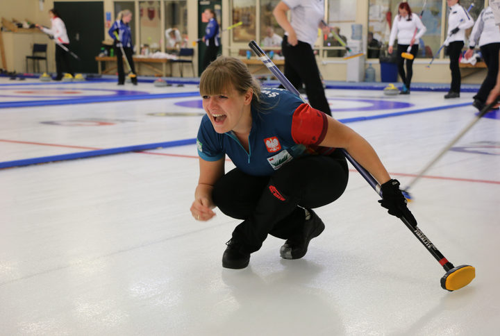 Polish skip Marta Pluta in full cry after releasing a stone Photo: RNZ