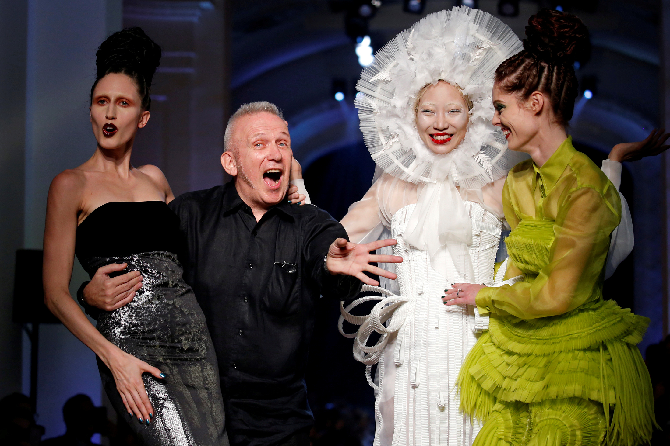 Jean paul gaultier. Модельер Жан Поль Готье. Французский дизайнер Жан Поль Готье. Жан Поль Готье последний показ. Готье кутюрье.