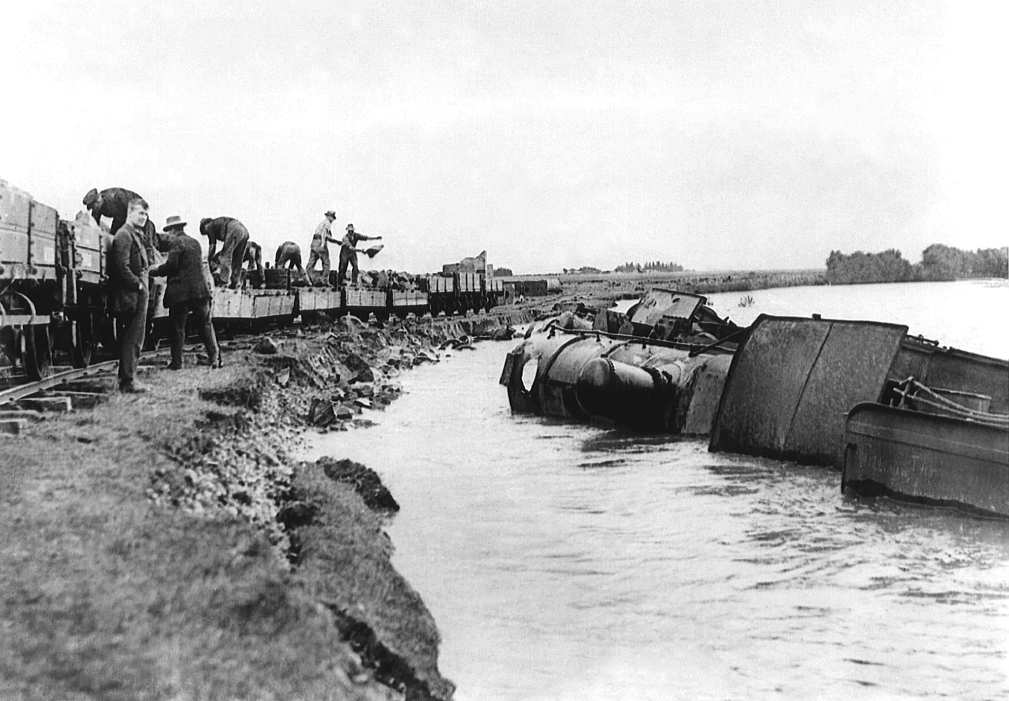 The locomotives were dumped in 1927.  Photo: E and ES Brittenden Collection