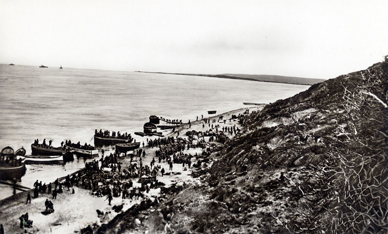 WWI Gallipoli, A view of troops landing from ships' boats onto the beach at Anzac Cove in April...