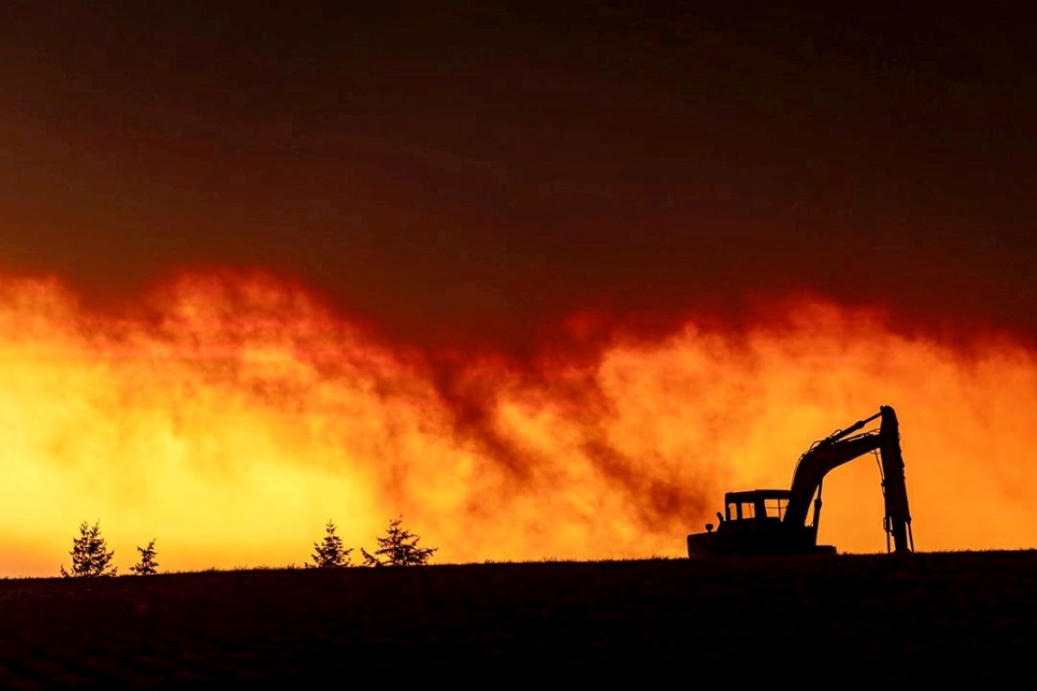 Fire is seen in Salem City, Oregon. Photo: ZAK STONE/via REUTERS