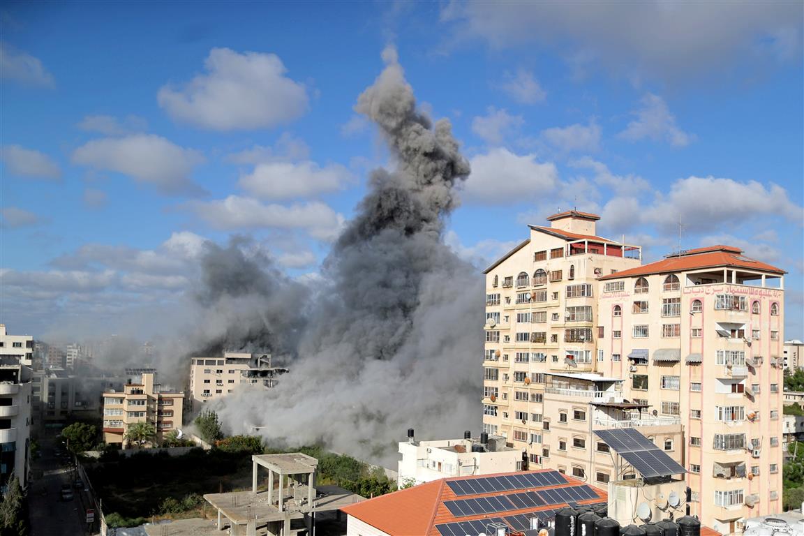 Smoke rises following an Israeli air strike in Gaza City. Photo: Reuters