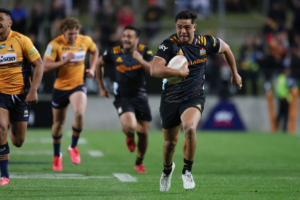 Tupou Vaa'i poses during the Chiefs Super Rugby 2022 headshots News  Photo - Getty Images