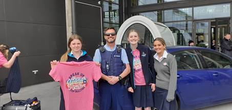 Prizewinner Emma Menzies with Constable Rick Groen and leaders Bella Groen and Ashley Webster....