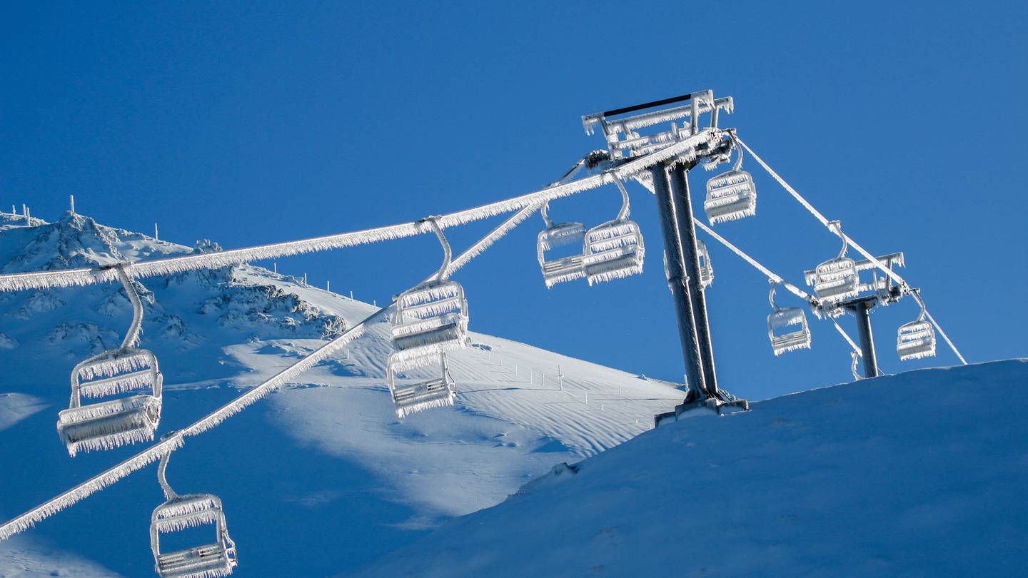 Four to five metres of fresh snow has fallen at Mt Hutt Ski Area over the last two to three days....