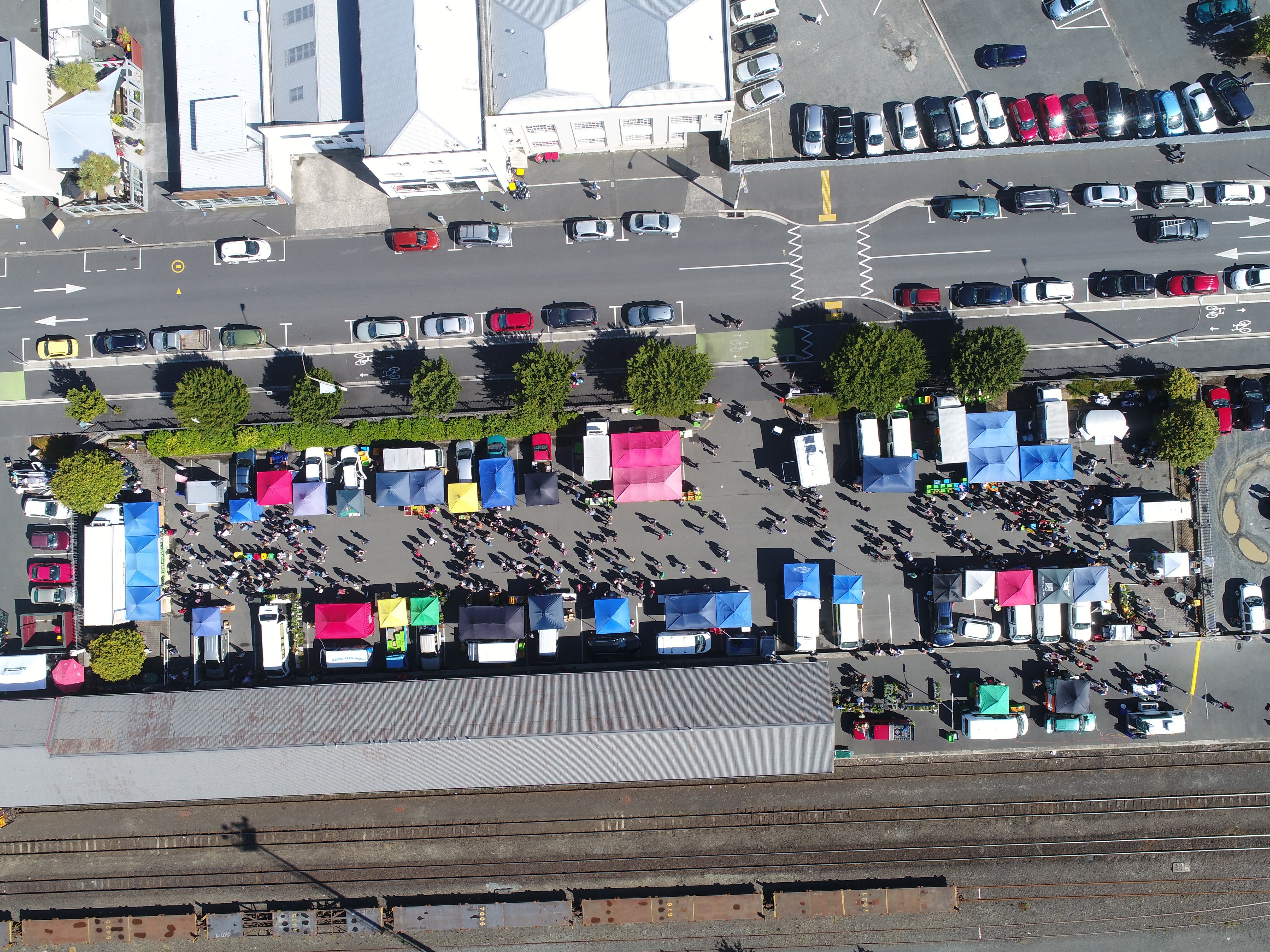 The first Otago Farmers Market of 2021 attracts hundreds of shoppers. PHOTO: STEPHEN JAQUIERY

