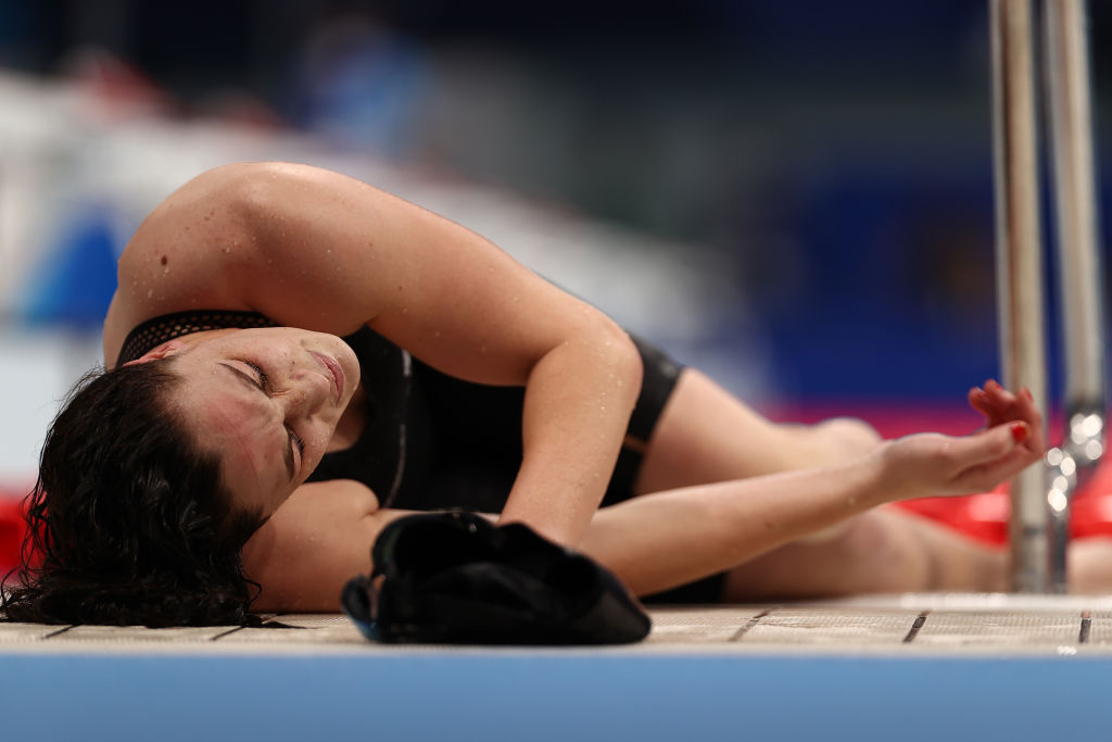 Sophie Pascoe collapsed after winning the SM9 200 IM at the Tokyo Paralympics. Photo: Getty