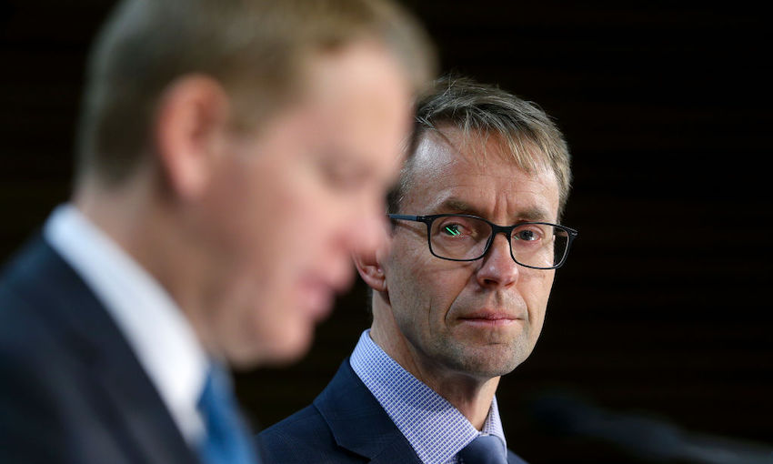 Covid-19 Response Minister Chris Hipkins (L) and Director-general of Health Ashley Bloomfield....