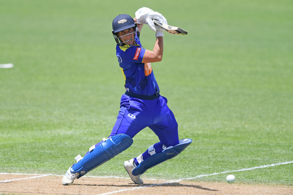 The Sparks' Kate Ebrahim in action against the Central Hinds in Napier. Photo: Getty