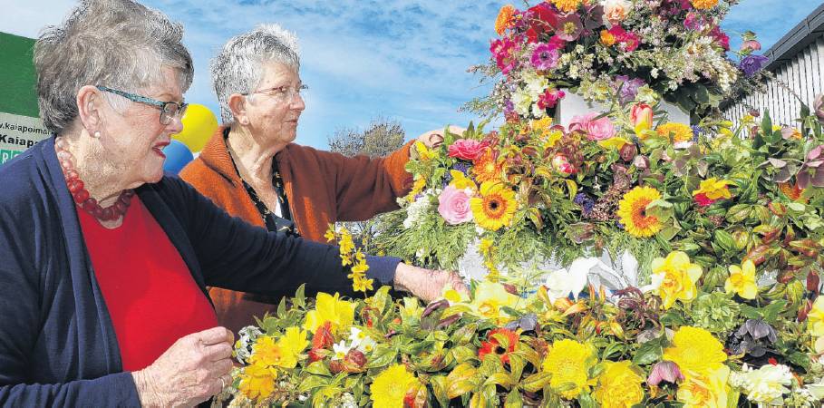 Last minute touches . . . Kaiapoi Garden Club president Colleen Young (left) and committee member...