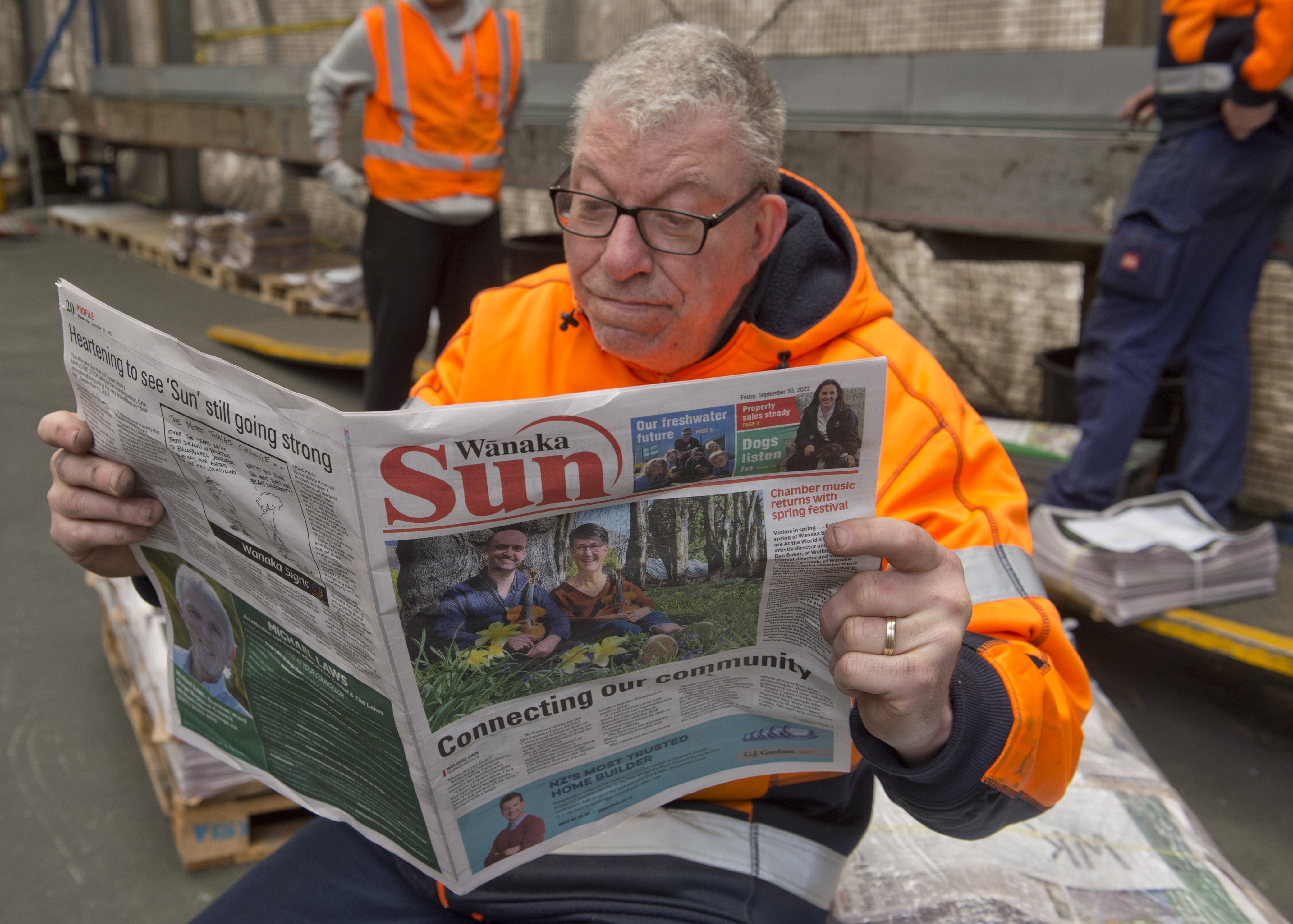 Allied Press dispatch worker Hughan Gould checks out a copy of the Wanaka Sun. PHOTO: GERARD O’BRIEN