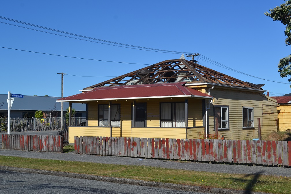 The house on Blake St has been condemned and vacant for some time. Photo: Greymouth Star