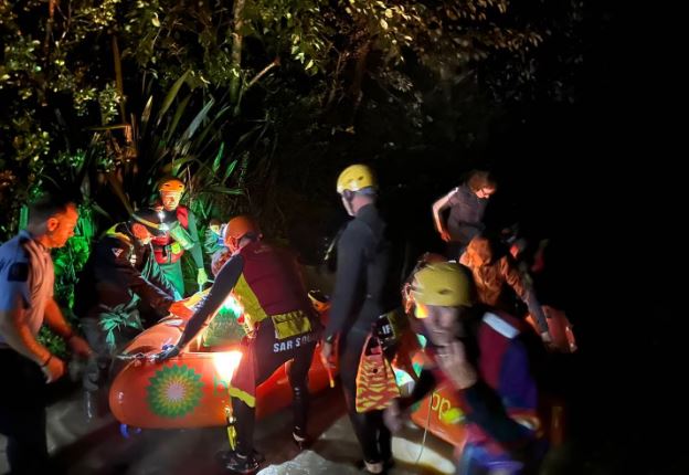 Six people were rescued on Ararimu Valley Rd overnight. Photo: Muriwai Volunteer Lifeguard Search...