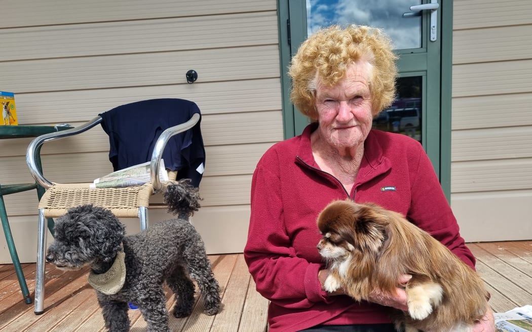 Maureen Dorr holds her dog, Pancho. Photo: RNZ/Tess Brunton