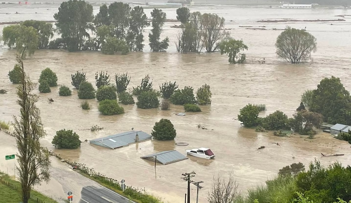 Homes are under water near the Esk River Bridge in Hawke's Bay. Photo: Supplied