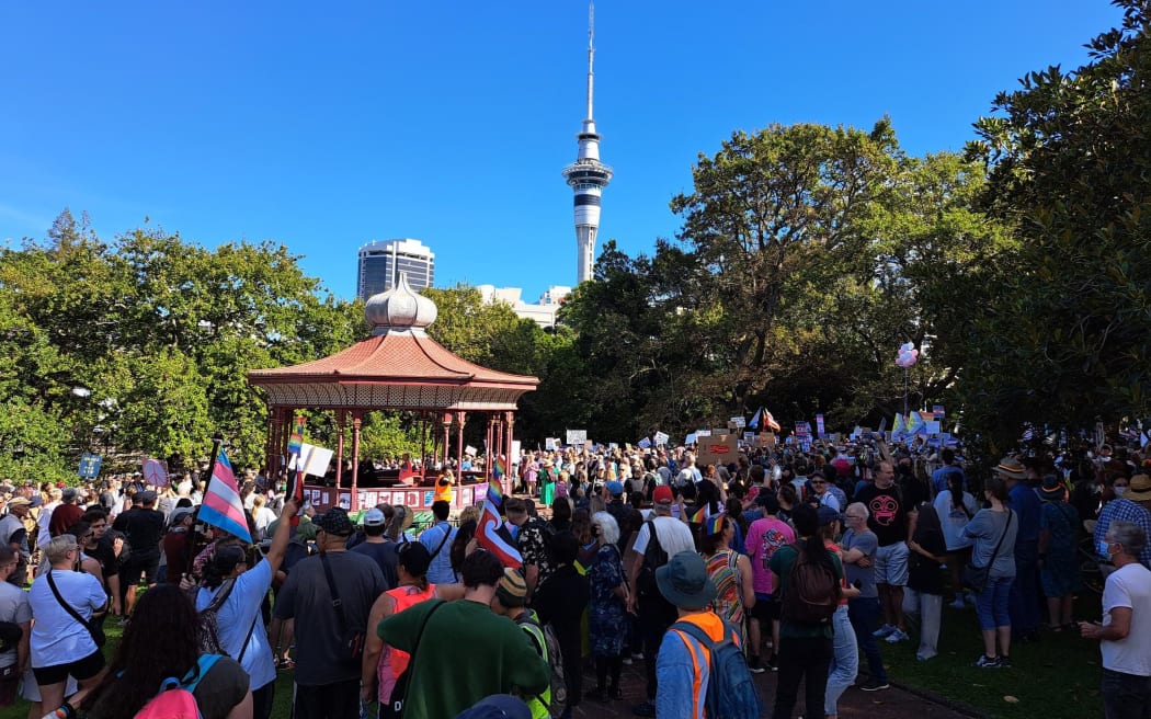 Hundreds of counter protesters gather at Albert Park ahead of Posie Parker's appearance. Photo: RNZ