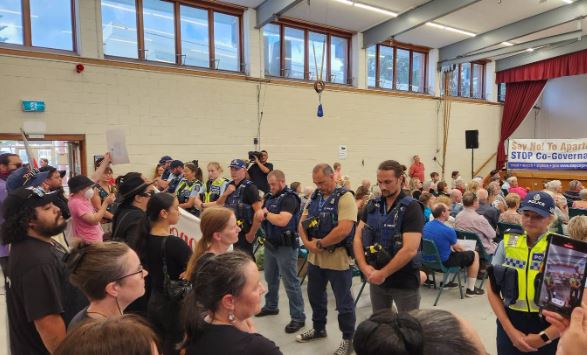 Police separate protestors at the Ōrewa leg of Julian Batchelor's 'Stop Co-Governance' tour....