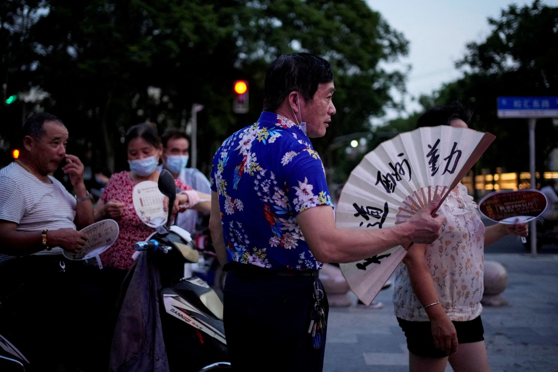 People use fans as they gather in a park amid a heatwave in Shanghai. File photo: Reuters