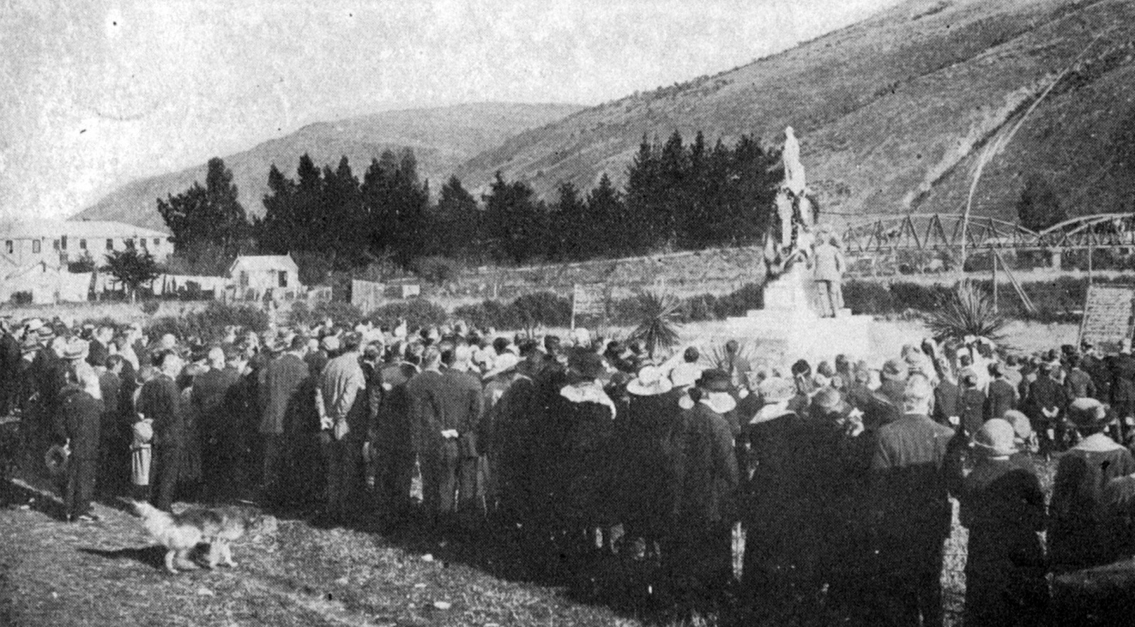 The Millers Flat soldiers' memorial is unveiled on Anzac Day, 1923 (which was a Wednesday). —...