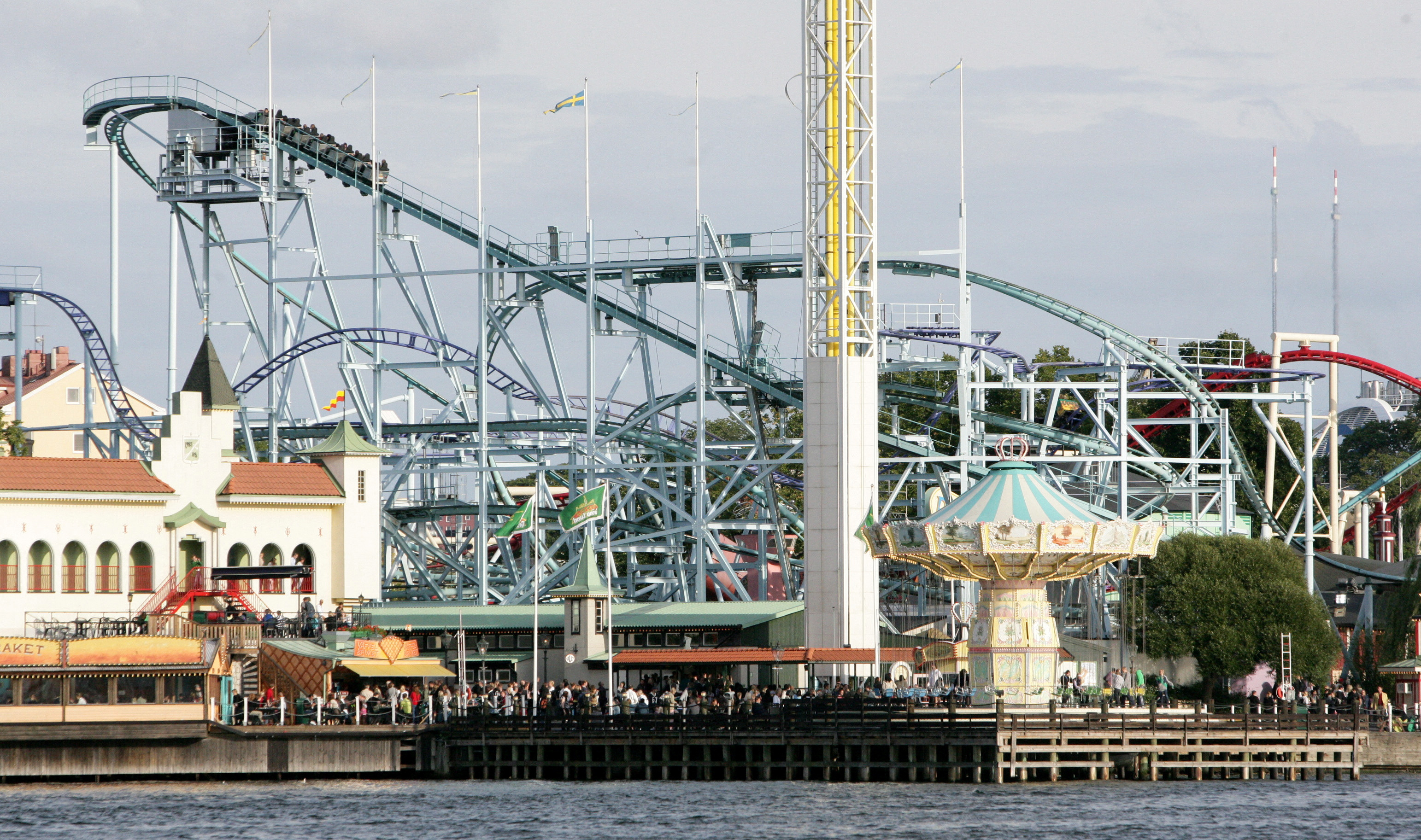 One killed nine injured in Swedish roller coaster accident