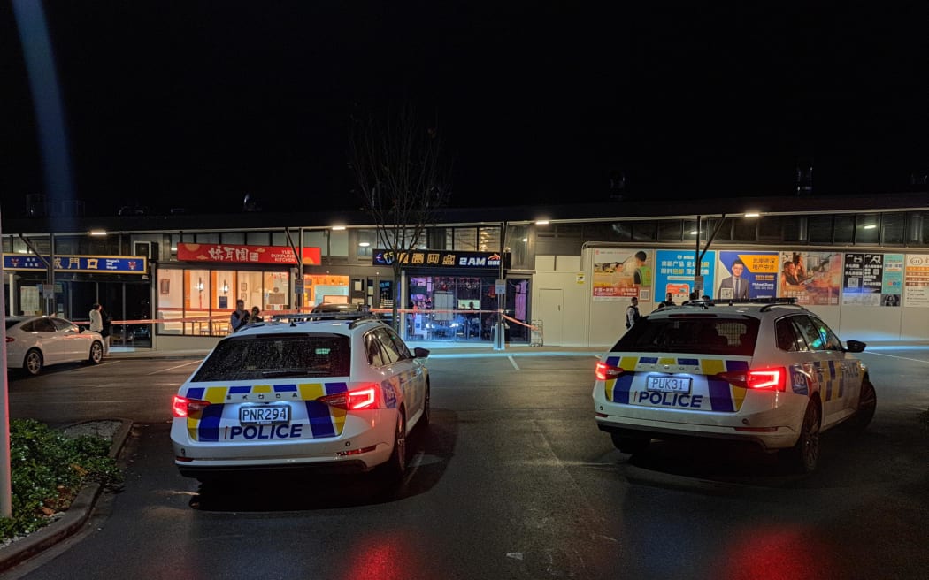 Police at the scene in Auckland last night. Photo: RNZ