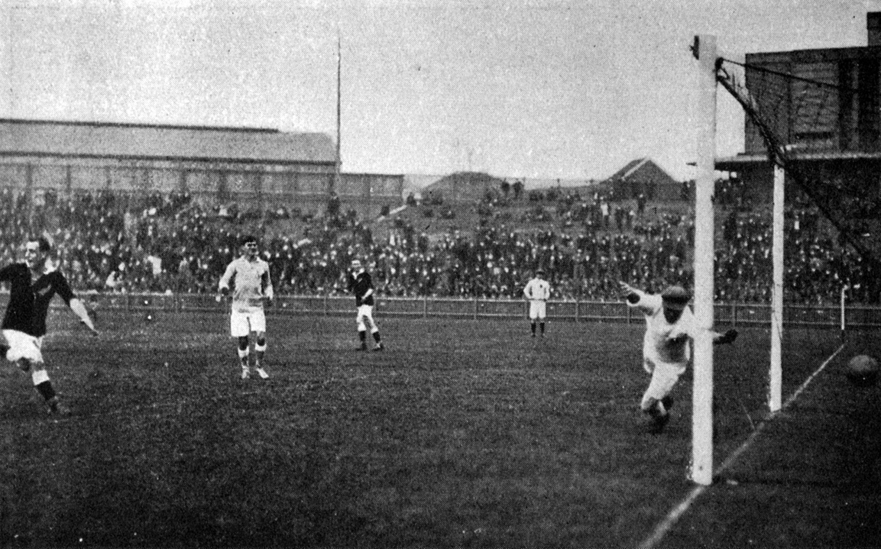 New Zealand-Australia football test at Sydney on June 16, 1923. Ex Dunedin (Northern) player...