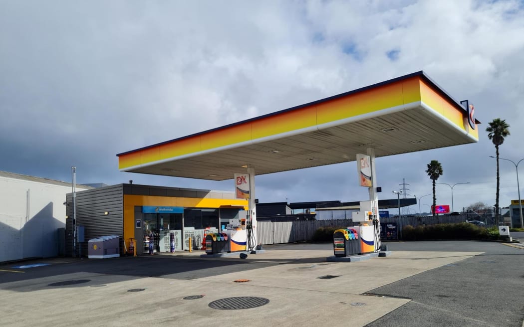 An Auckland petrol station was deserted this morning after the petrol prices went up. Photo: RNZ ...