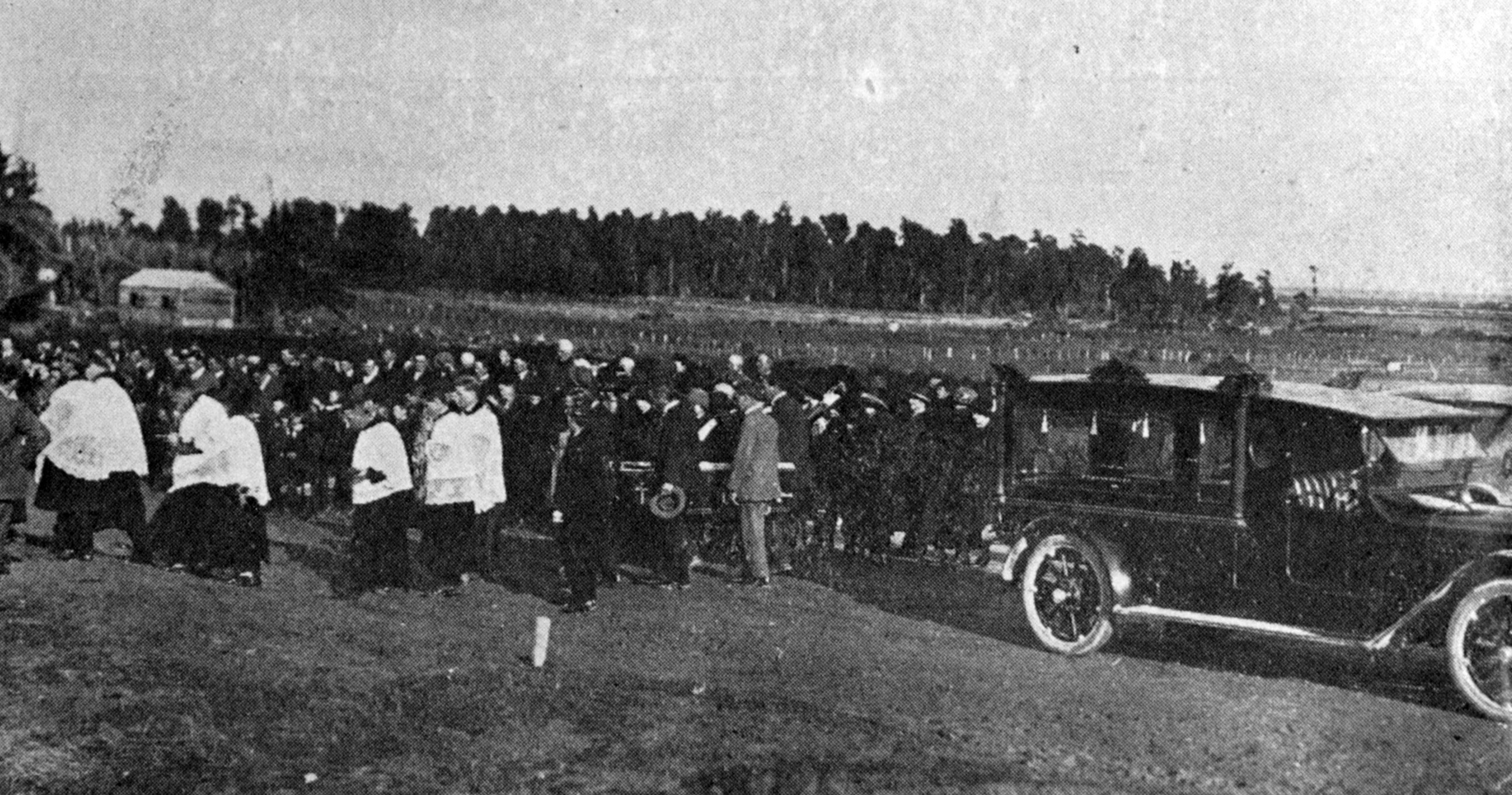 Funeral of Fr O’Neil, at Winton cemetery. — Otago Witness, 17.7.1923