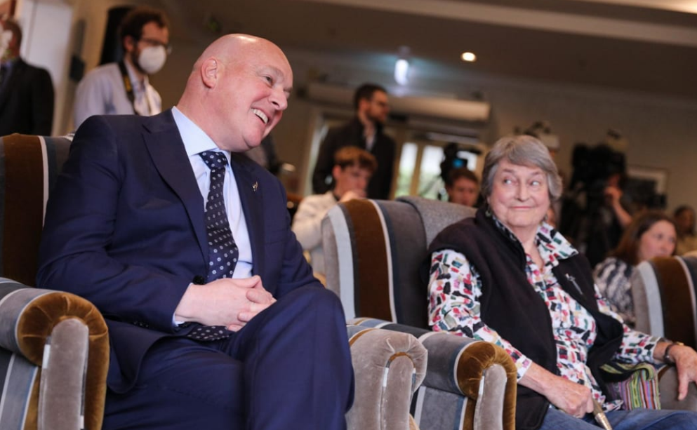 Christopher Luxon sat down with residents of the Malvina Major Retirement Village today. Photo: RNZ 