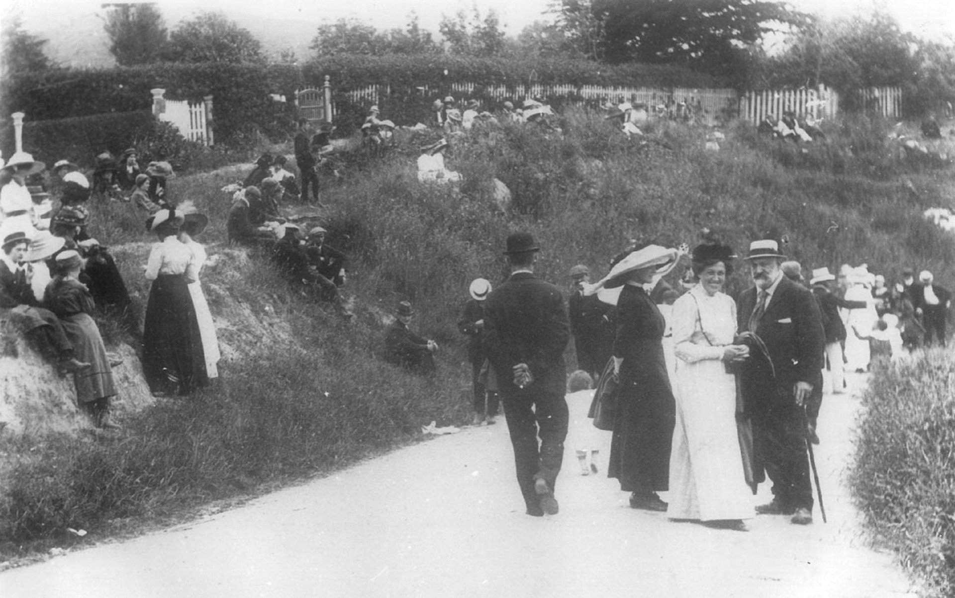 Locals enjoy an early Broad Bay Regatta Day in 1905. Photo: supplied