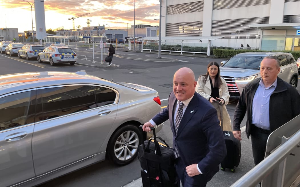 Christopher Luxon arriving at Auckland Airport on Wednesday evening. Photo: RNZ