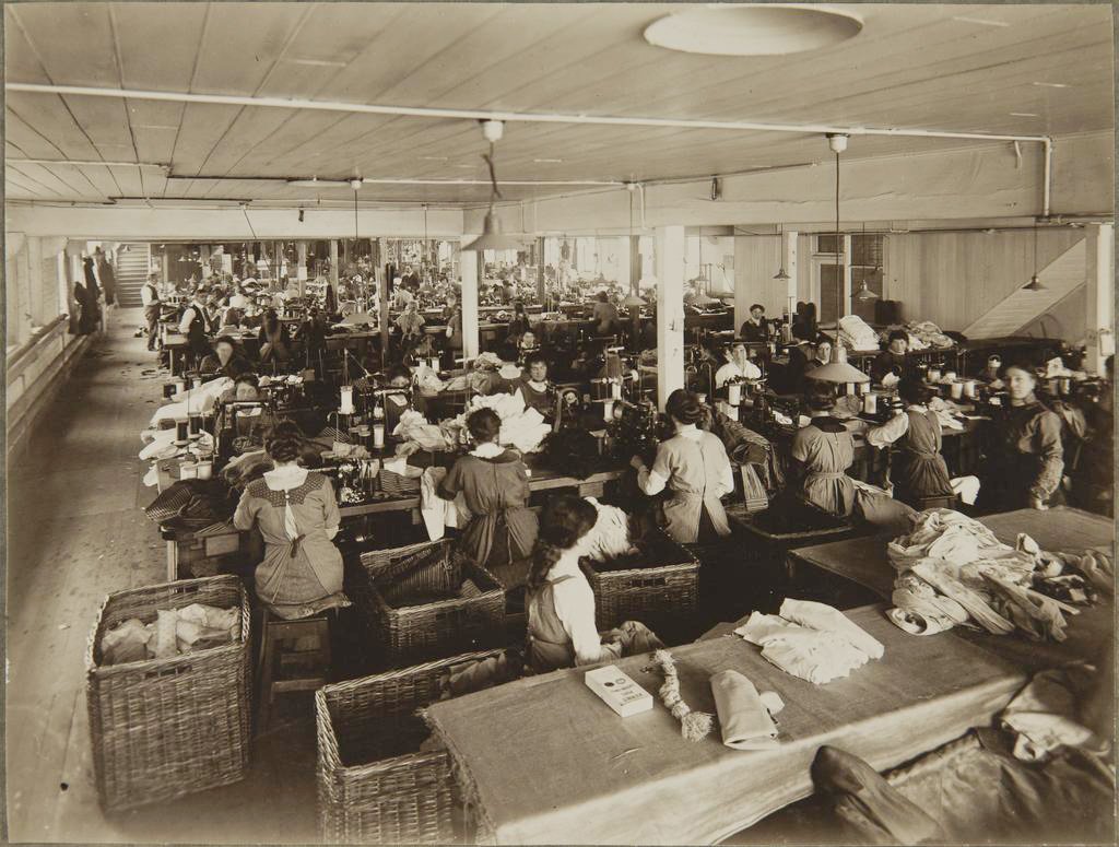 Women work in the Hallenstein’s clothing factory, in Dowling St, in 1916. PHOTO: UNIVERSITY OF...