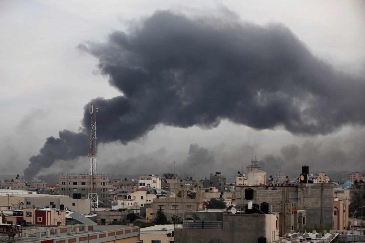 Smoke rises after Israeli strikes in Khan Younis in the southern Gaza Strip. Photo: Reuters