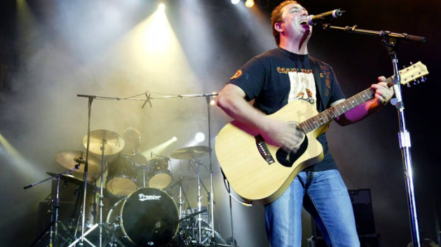 James Reid playing with The Feelers playing at Edgefest in 2005. Photo: NZ Herald