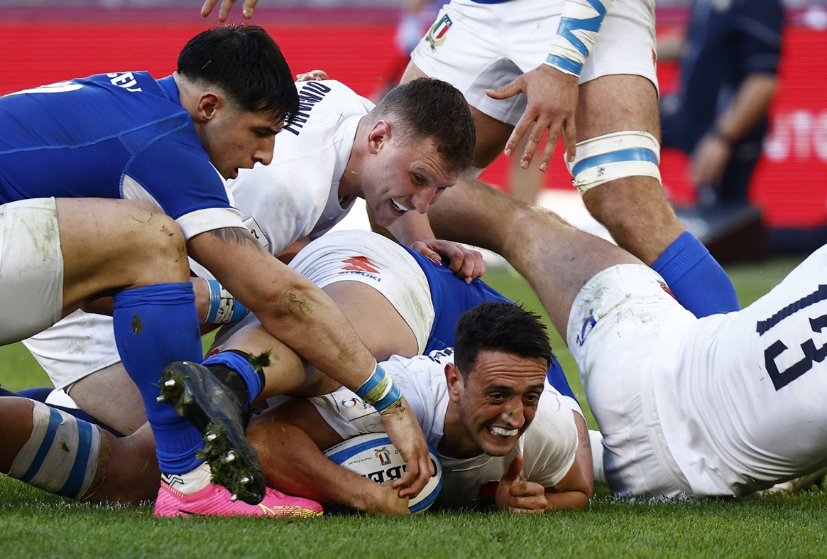 England's Alex Mitchell scores their second try against Italy. Photo: Reuters