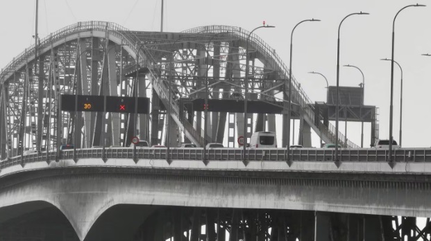 Lanes have been closed on the Auckland Harbour Bridge. Photo: NZ Herald