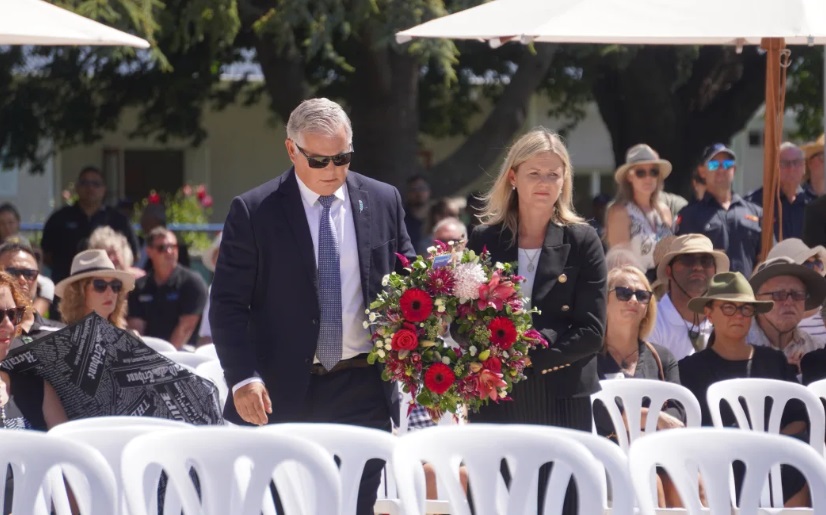 Minister Mark Mitchell and local MP Catherine Wedd laying a wreath on behalf of the government....